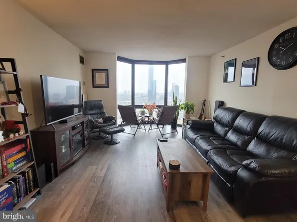 2020 Walnut St APT 28K, Philadelphia, PA 19103