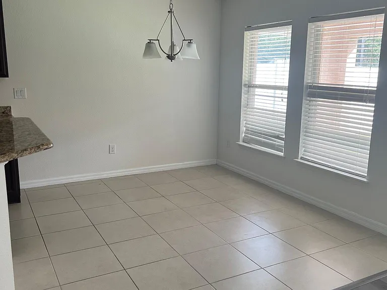 10720 Inside Loop — Photo 4