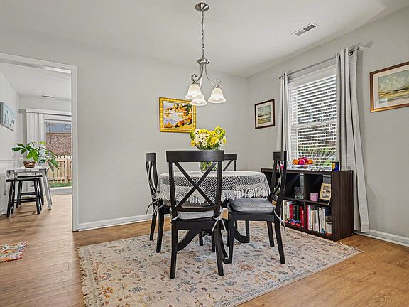 5th image of 717 Tanglebrook Way