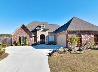 9340 Magnolia Crossing Dr, Greenwell Springs, LA 70739