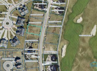 860 Pine Valley Dr, Bowling Green, OH