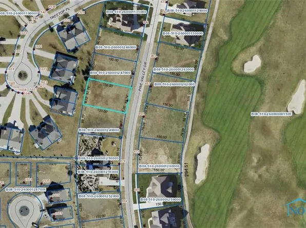 860 Pine Valley Dr, Bowling Green, OH 43402