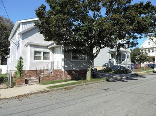 15 Collins St, New Bedford, MA 02740