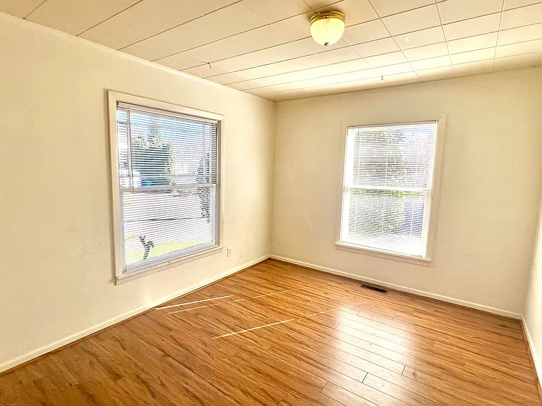 8421 N Fiske Ave — Photo 7