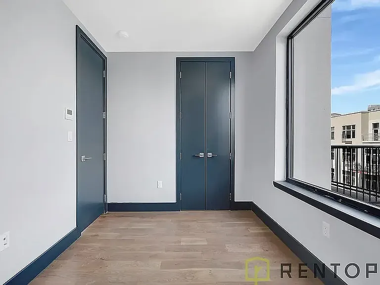 475 Grand St #3C — Photo 9