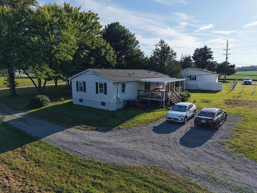 3 bed, 2.0 bath, 1248 sqft, $1,750 — Photo 2