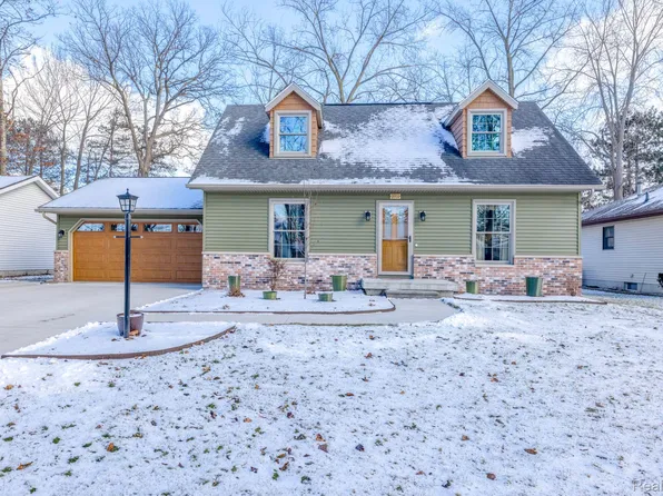 3914 Jack Pine Ln, Port Huron, MI 48060