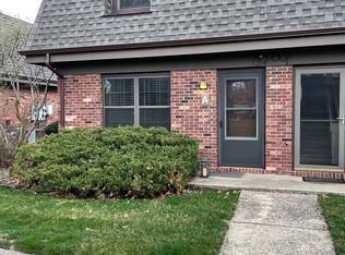 9 Evergreen Cir APT A, Savoy, IL 61874
