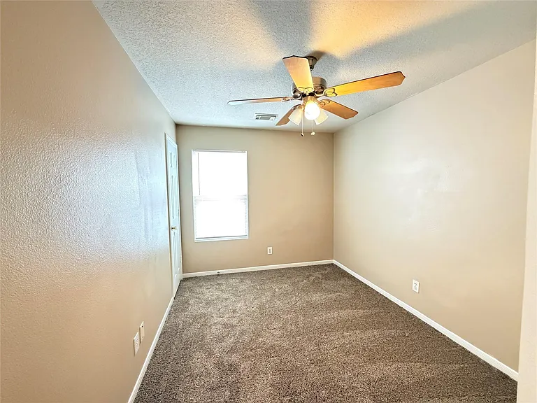15423 Fir Woods Ln — Photo 31