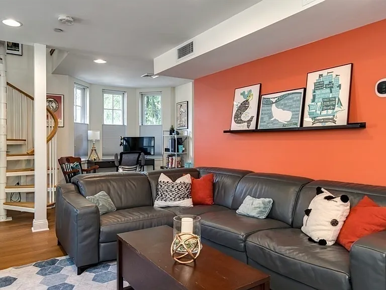 4040 Washington St #1 — Photo 12