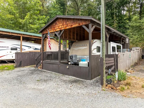 54 1st St, Ellijay, GA 30540