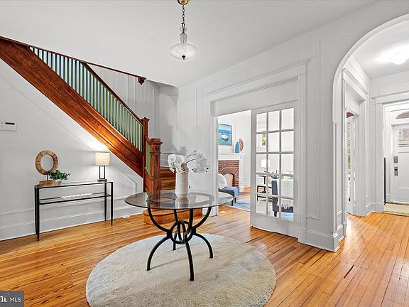 5th image of 2637 Garfield St NW