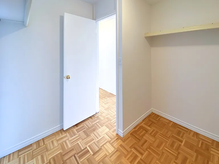935 Marine Dr — Photo 41