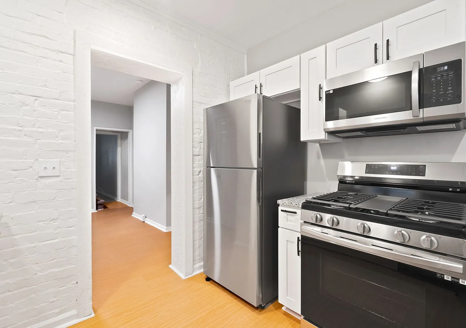 Renovated 2 Bed, 1.5 Bath Rowhome in Hazelwood - Central AC & Heat, Laundry - Available Now! — Photo 4