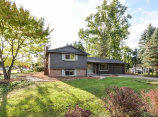 11424 Mart Rd, Whitmore Lake, MI 48189