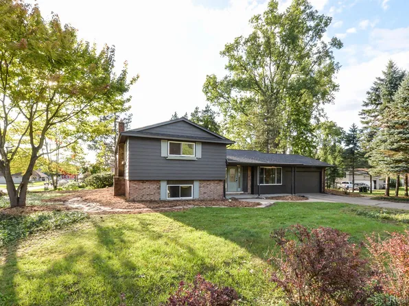 11424 Mart Rd, Whitmore Lake, MI 48189