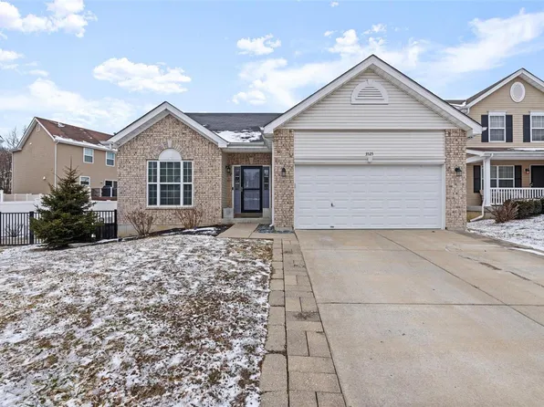 3525 Yellow Jasmine Dr, Bridgeton, MO 63044