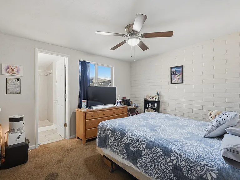 2439 E Parkside Dr — Photo 12