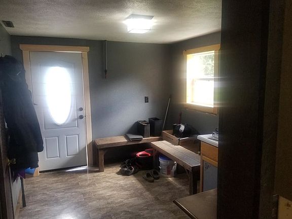 5th image of 2411 Airport Ave