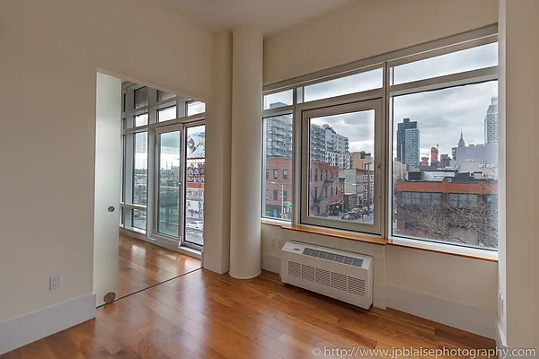 Rented by Luminous Realty | media 41