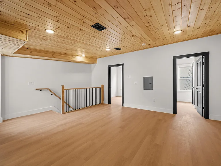 14 Westervelt Pl #3 — Photo 4