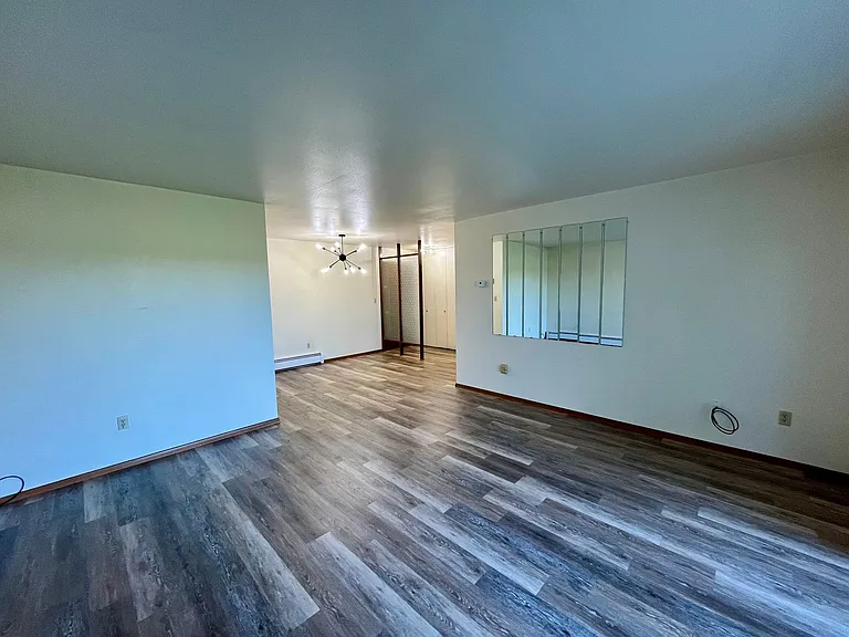 619 Laurel Ct — Photo 8