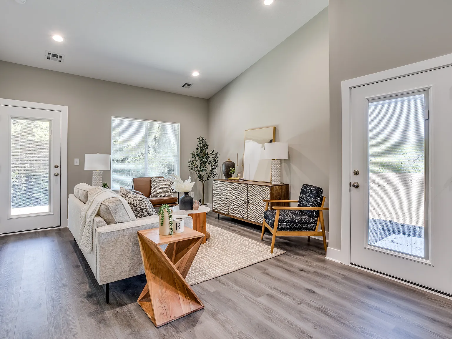 4 bed, 1379 sqft, $1,625 — Photo 3