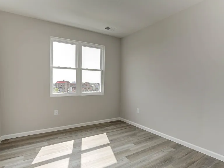 1923 Ashland Ave — Photo 32