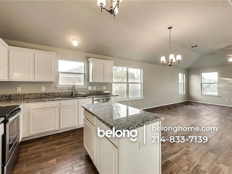 901 Plumeria Dr — Photo 16