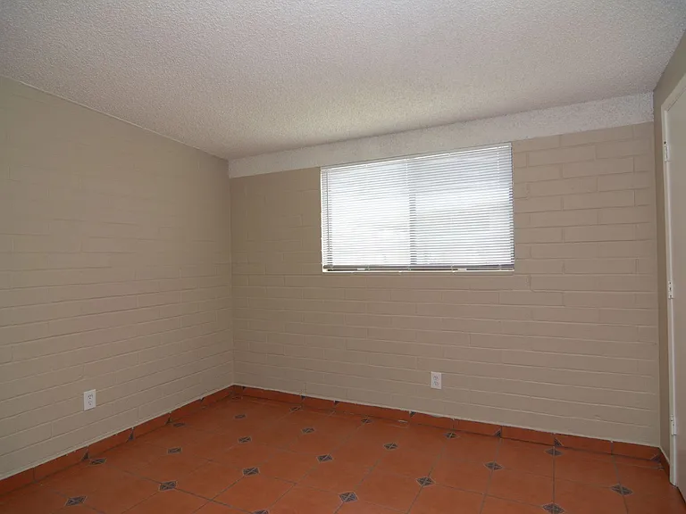 1074 W Pennsylvania Dr — Photo 10