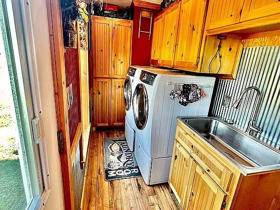 3rd image of 44582 W 41st St S