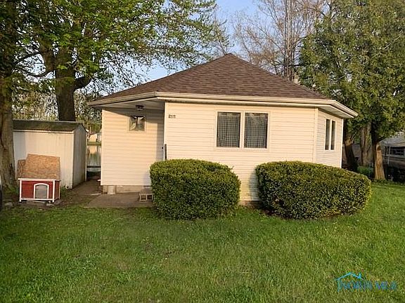 2nd image of 210 Hiawatha Trl