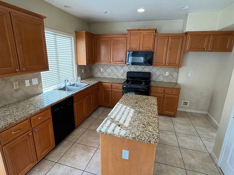 3235 W Elowin Ave — Photo 10