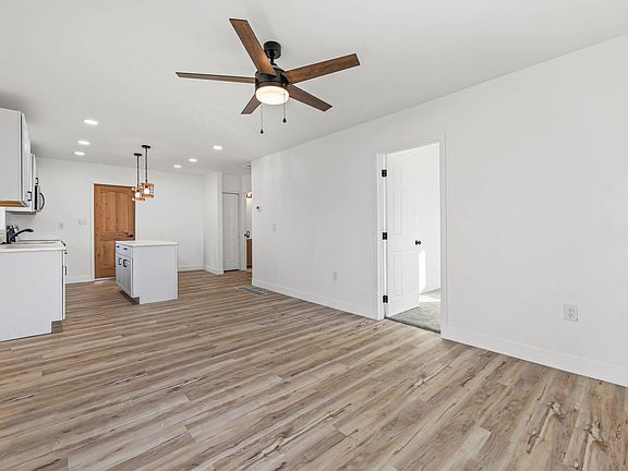 4th image of 664 30th St