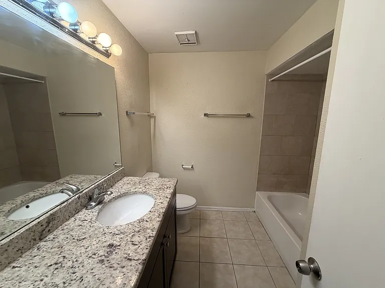 1916 Lake Atriums Cir #30 — Photo 12
