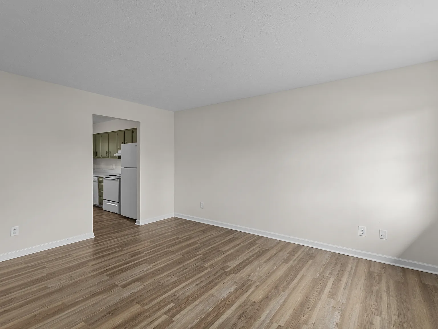 3 bed, $1,275 — Photo 3
