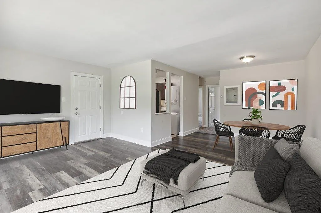 Maple Walk Apartments — Photo 1