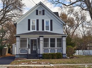 845 Saint John St, Elgin, IL 60120