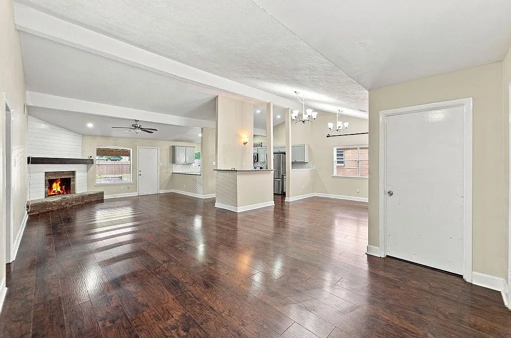 3 bed, 2.0 bath, 1989 sqft, $1,800 — Photo 4
