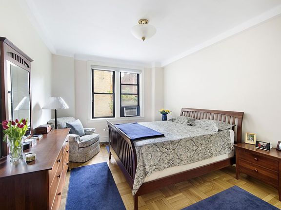 3rd image of 304 W 89th St #4C