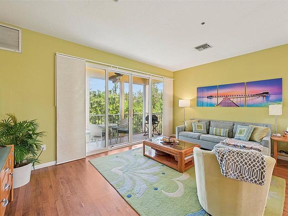 3rd image of 660 Cedars Ct