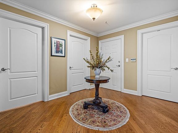 4th image of 332 Regent Wood Rd #332