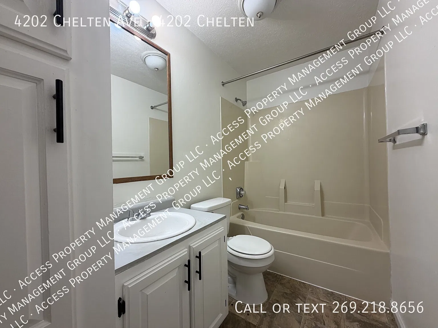 Large 3 bedroom/2 bath townhome near Westwood! — Photo 4