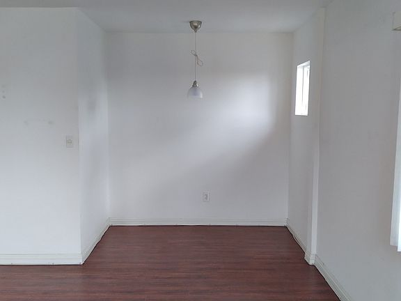 breakfast nook without furniture/deco