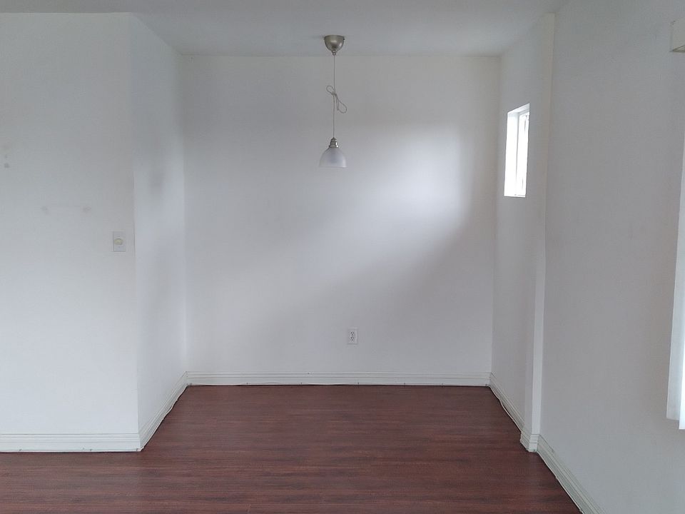 breakfast nook without furniture/deco