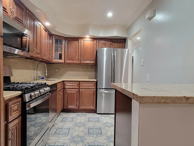 2076 E 55th St #3 — Photo 1