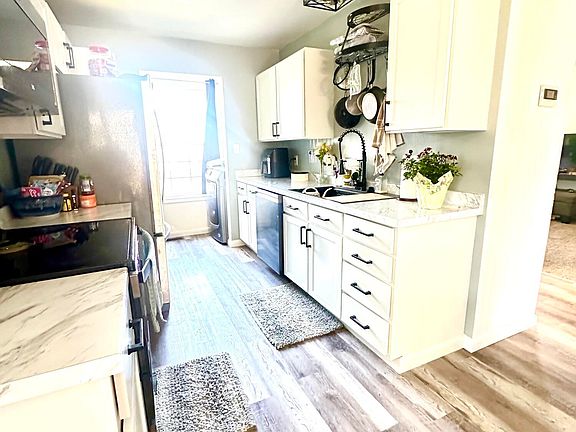 4th image of 1767 Scott St