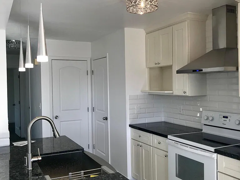 285 Fanyon St — Photo 5