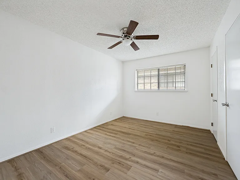 806 W Belden St — Photo 8