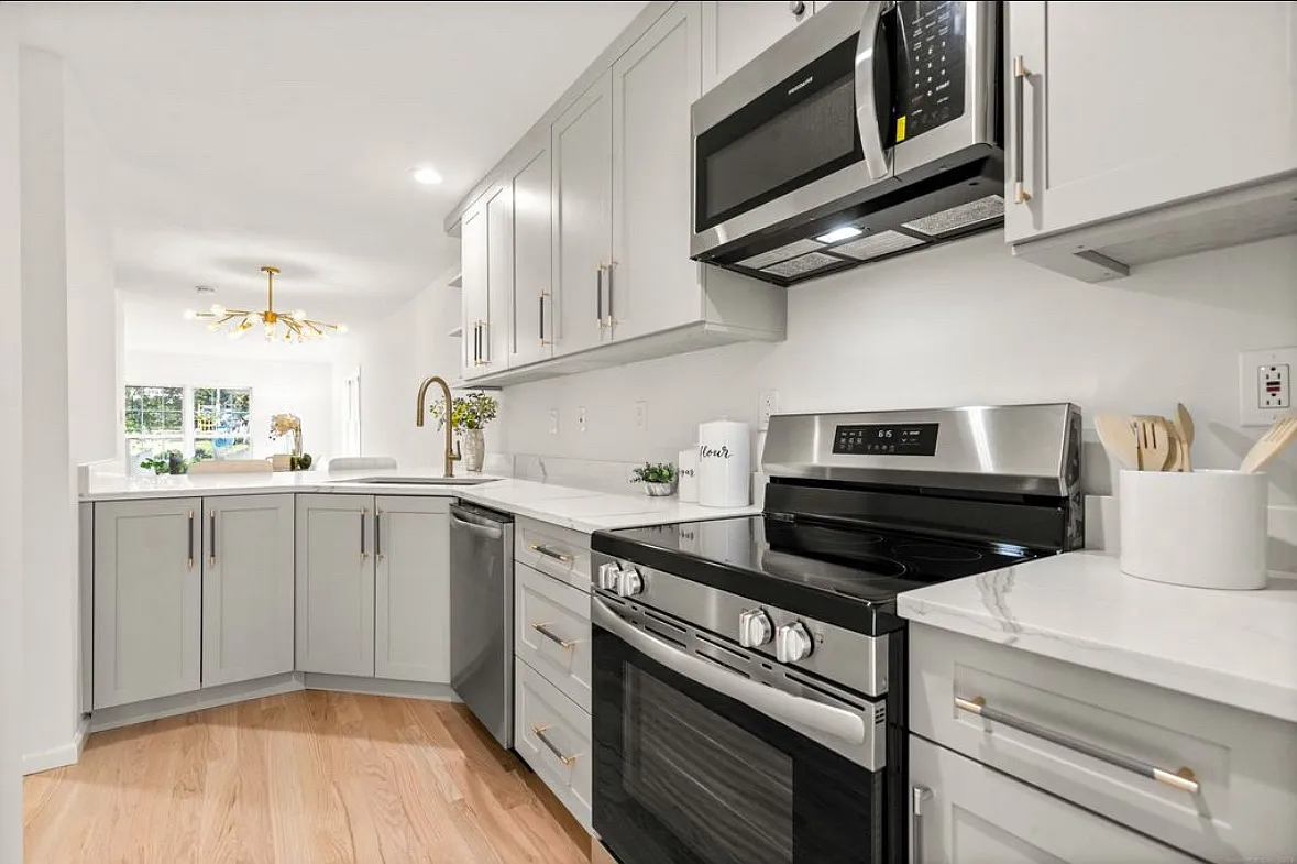 3 bed, 2.5 bath, 1426 sqft, $7,000 — Photo 4